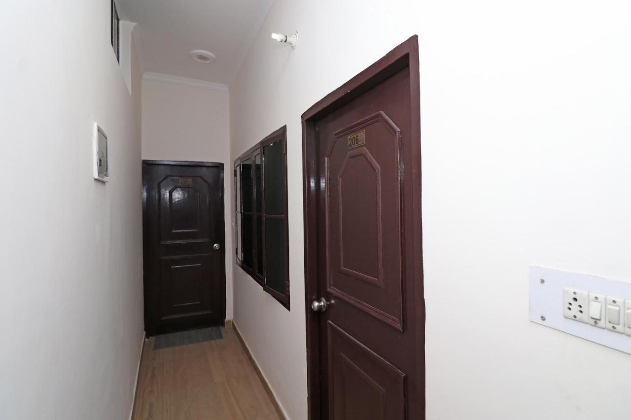 Отель Oyo 27750 Bhagwati Residency Mirzapur Экстерьер фото