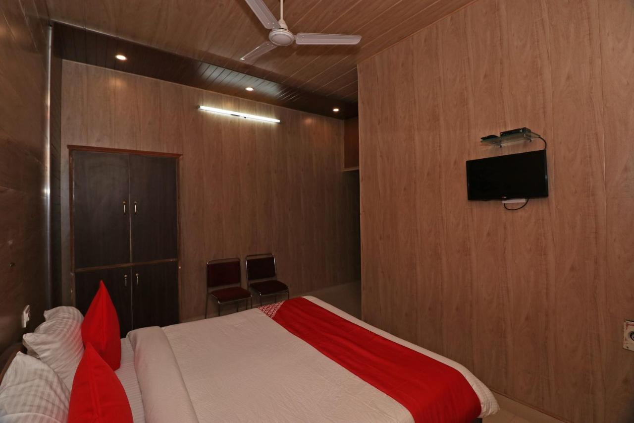 Отель Oyo 27750 Bhagwati Residency Mirzapur Экстерьер фото